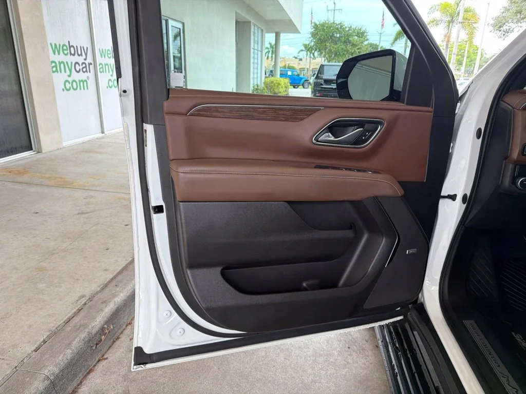 Used 2022 White Chevrolet High Country image 40