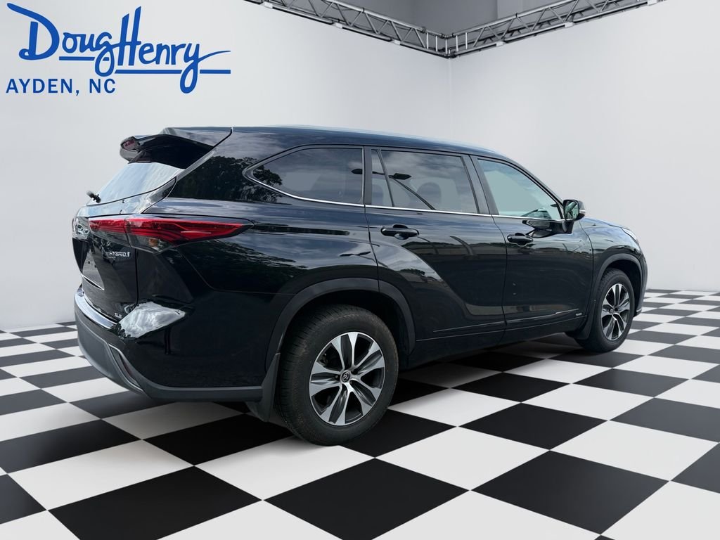 Used 2023 Black Toyota XLE image 5