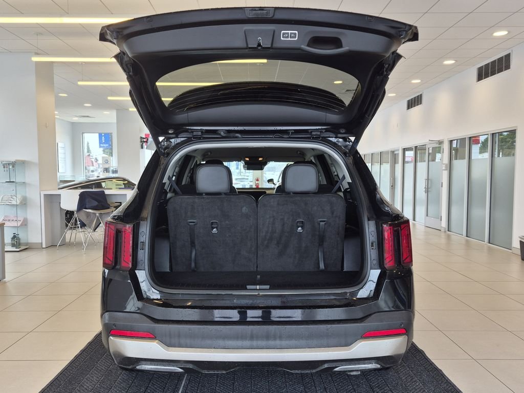 Used 2025 Black Kia EX image 9