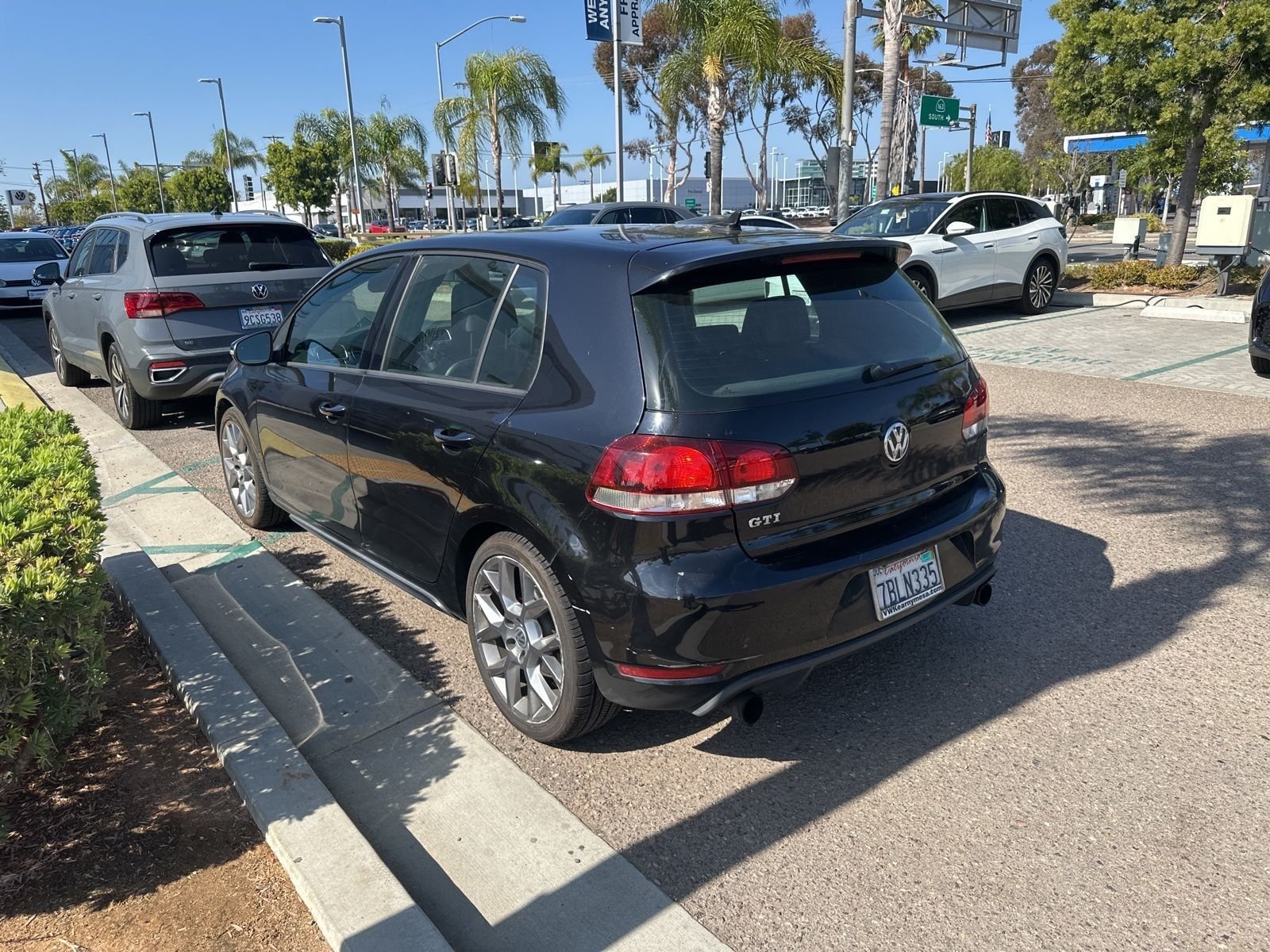 Used 2013 Pearl Metallic Volkswagen Driver