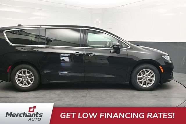 Used 2024 Black Chrysler Touring L image 9