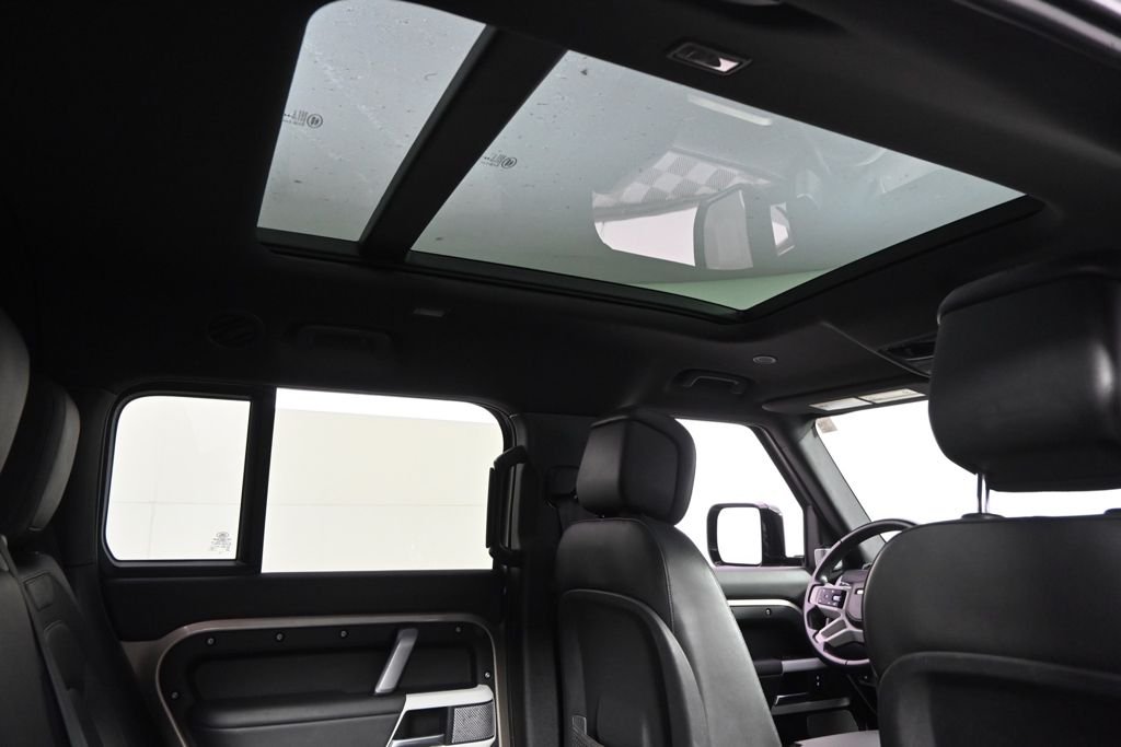 Used 2023  Land Rover X-Dynamic SE image 15