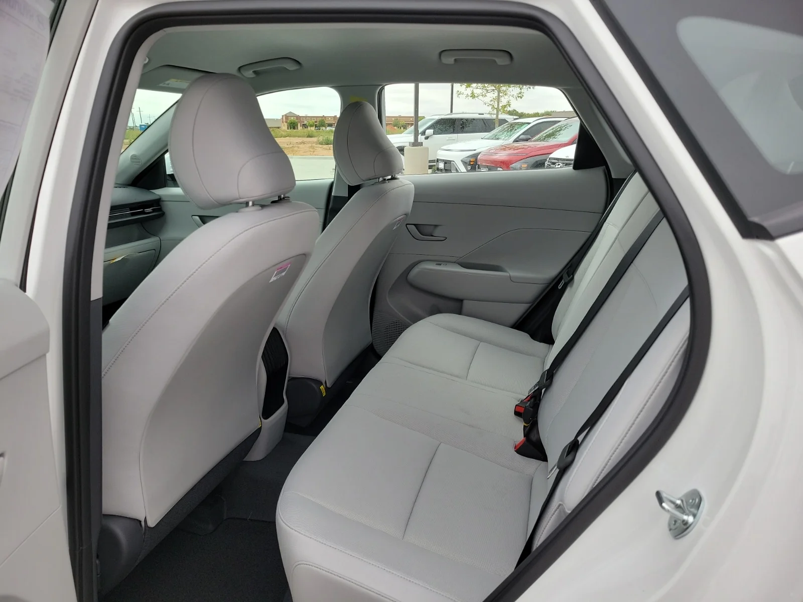 New 2027 Atlas White Hyundai SE 4dr Front-Wheel Drive image 9
