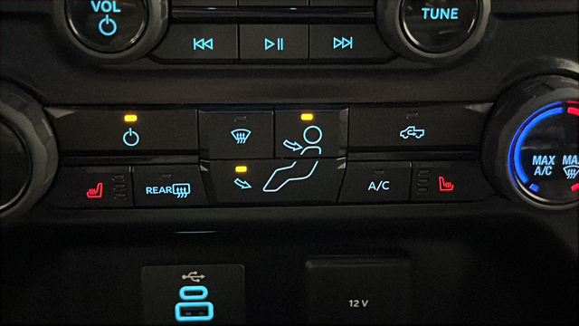 Used 2024 Agate Black Metallic Ford XLT image 29