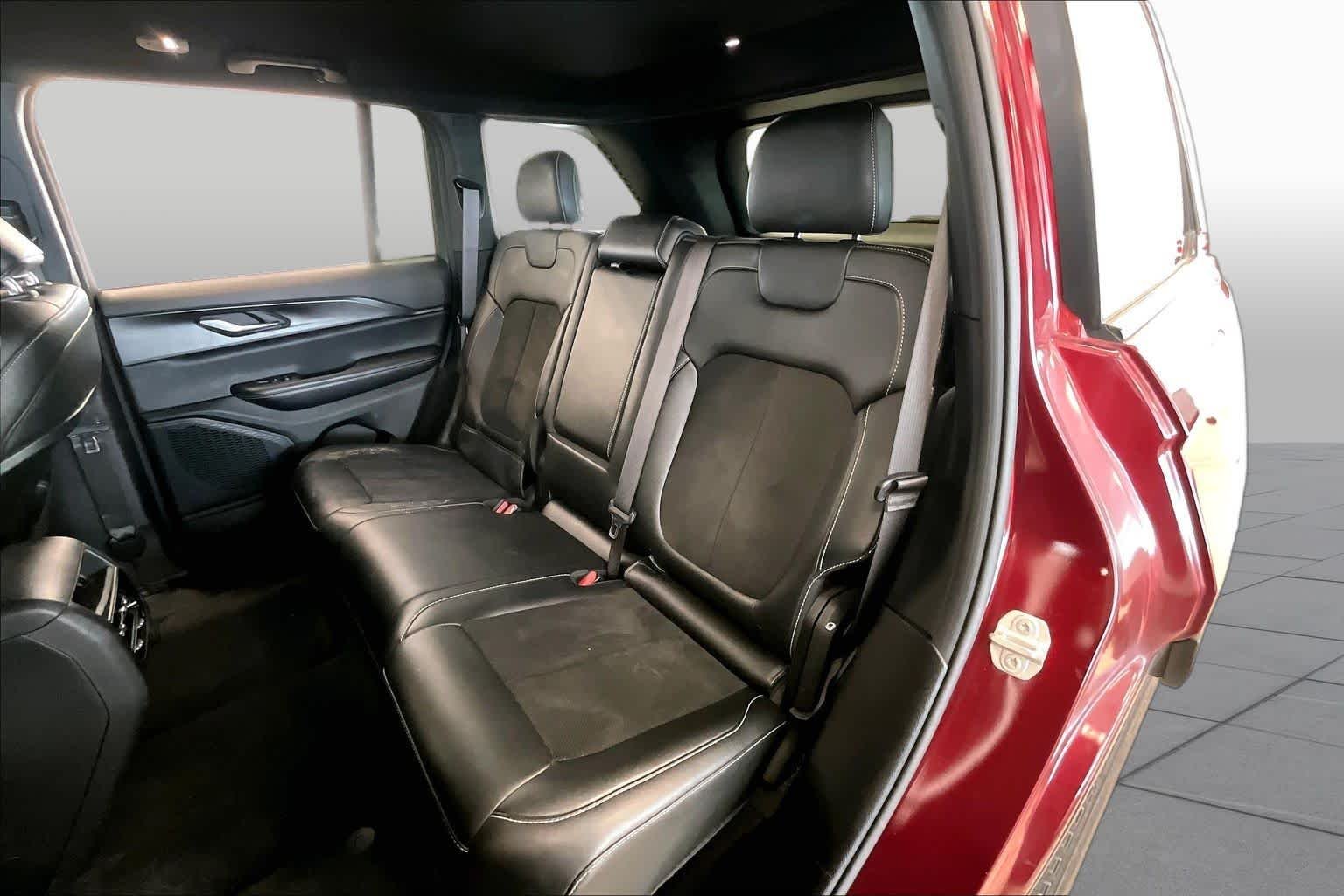 Used 2023 Velvet Red Pearlcoat Jeep Altitude image 18