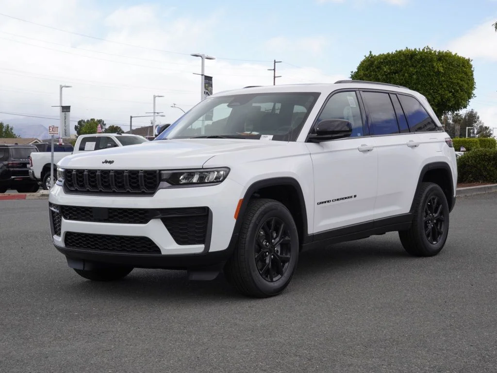 New 2026 Bright White Clear-Coat Exterior Paint Jeep Altitude image 8