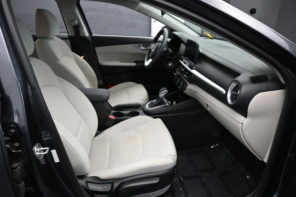 Used 2023 Gravity Gray Kia LXS image 32