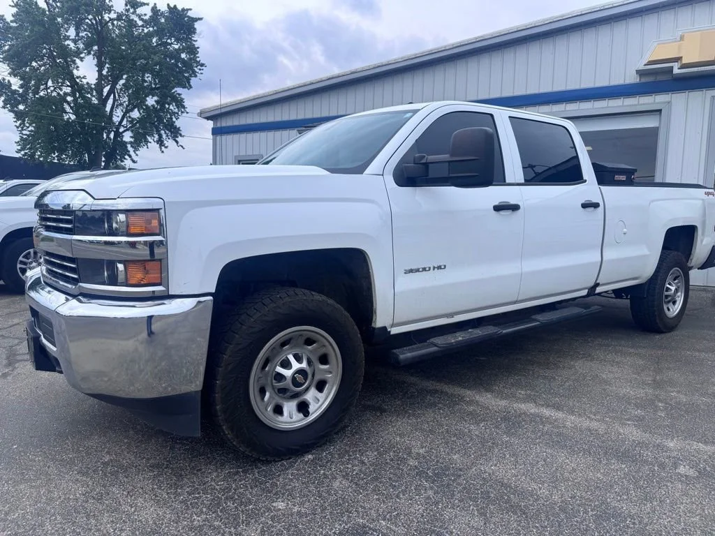 Used 2018 SUMMIT WHITE Chevrolet Work Truck image 3