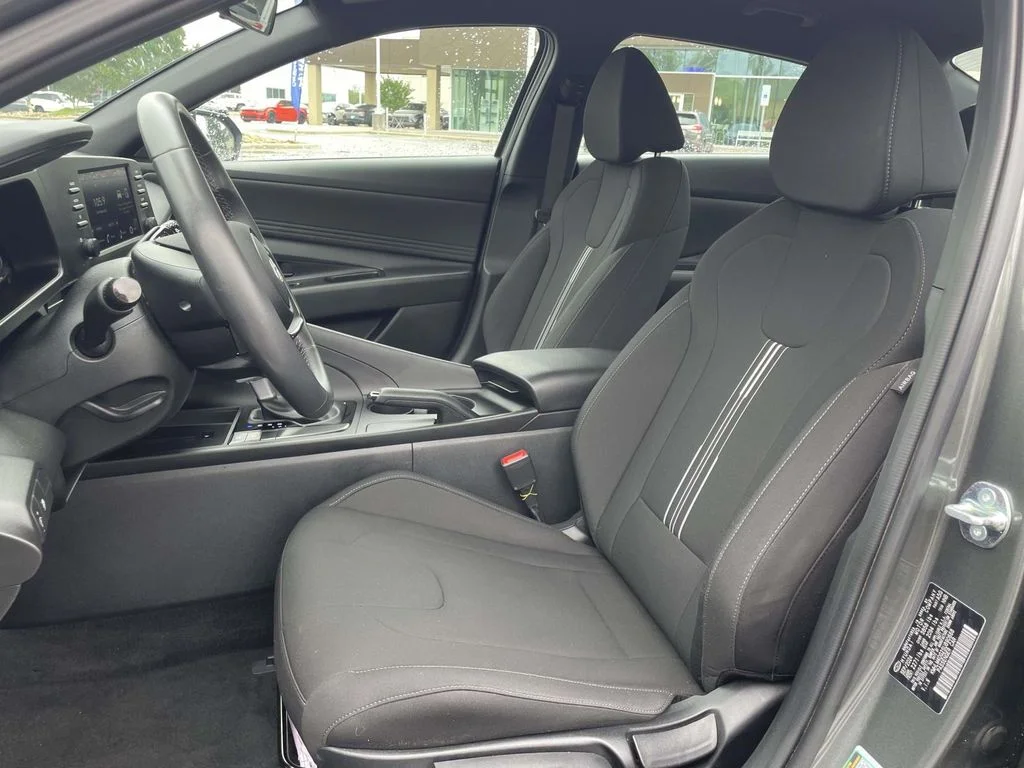Used 2025 Amazon Gray Hyundai SEL Sport image 8