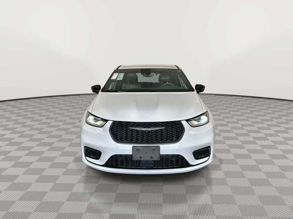 Used 2024 White Chrysler Select S Appearance image 3