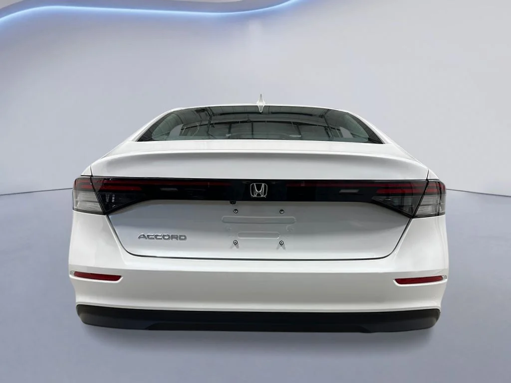 New 2026 Platinum White Pearl Honda LX 1.5T image 4