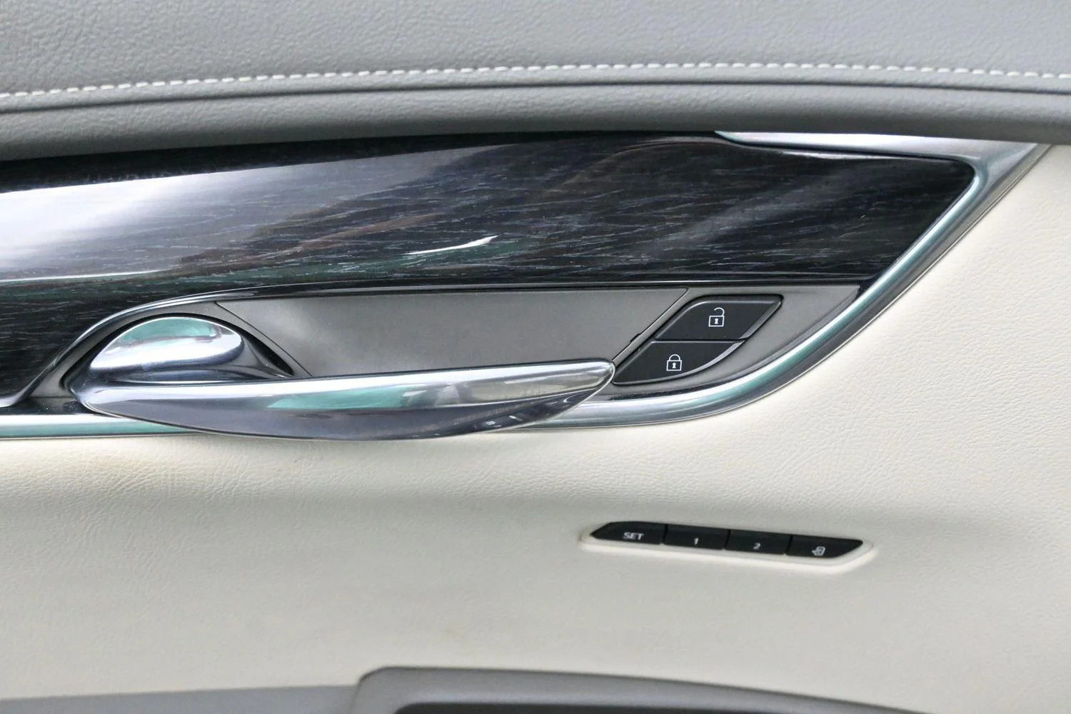 Used 2020 Radiant Silver Metallic Cadillac AWD Premium Luxury image 14