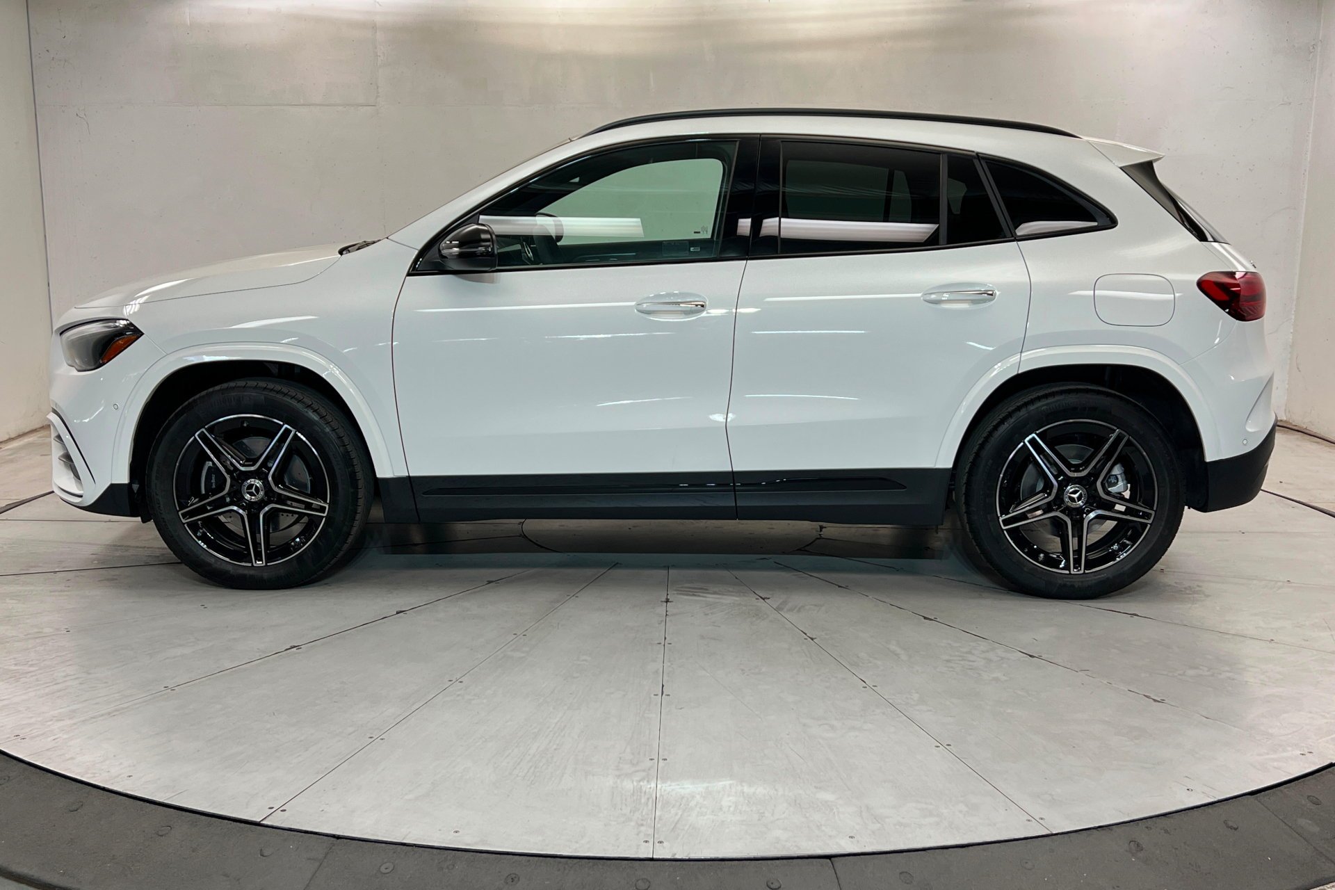 New 2026 Polar White Mercedes-Benz GLA 250 image 28