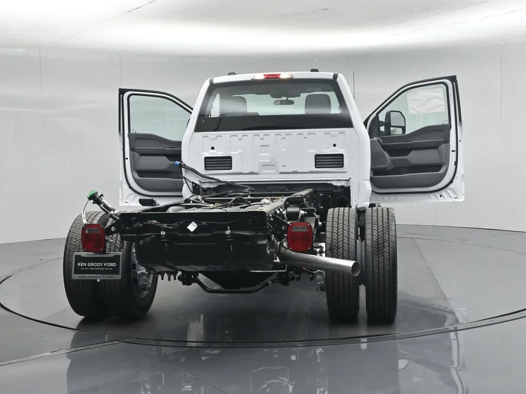 New 2026 Oxford White Ford XL image 27
