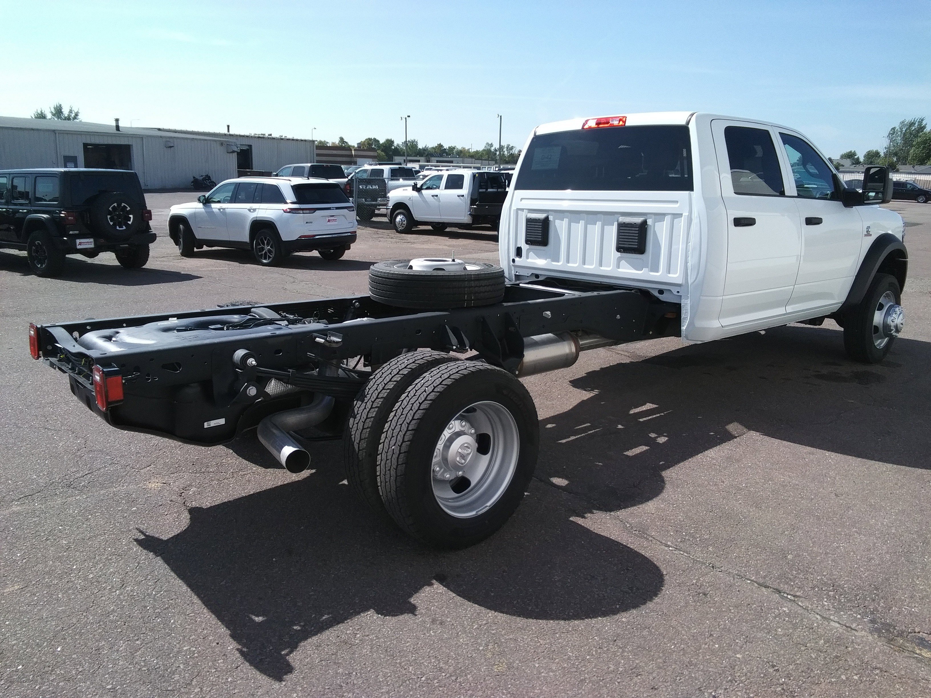 New 2026 Bright White Clear-Coat Exterior Paint RAM Tradesman image 5