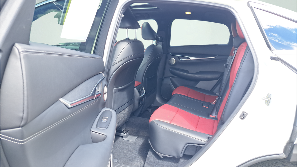 Used 2022 White INFINITI SENSORY image 29