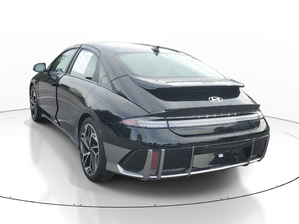 Used 2024 Black Hyundai SEL image 4