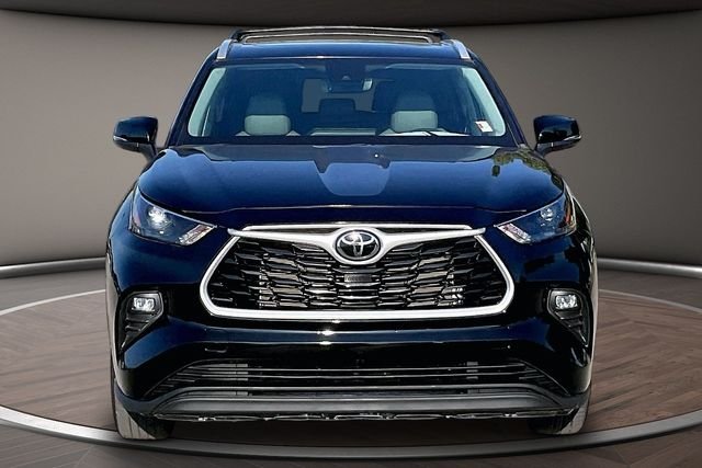 Used 2022 Black Toyota XLE image 3