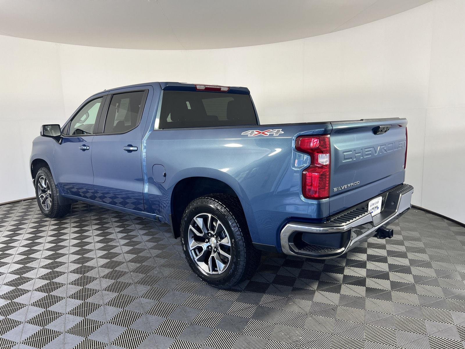 Used 2024 Lakeshore Blue Metallic Chevrolet LT image 26