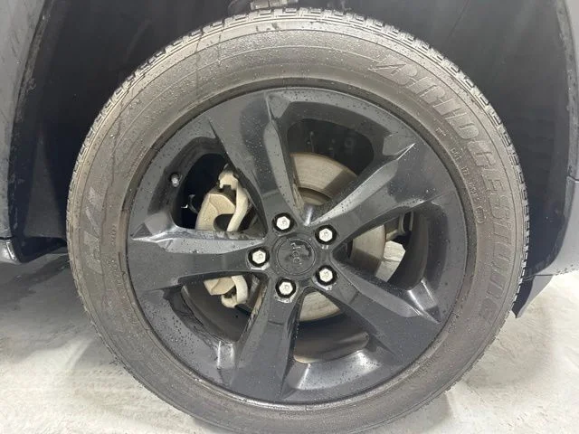 Used 2024 Gray Jeep Altitude X image 4
