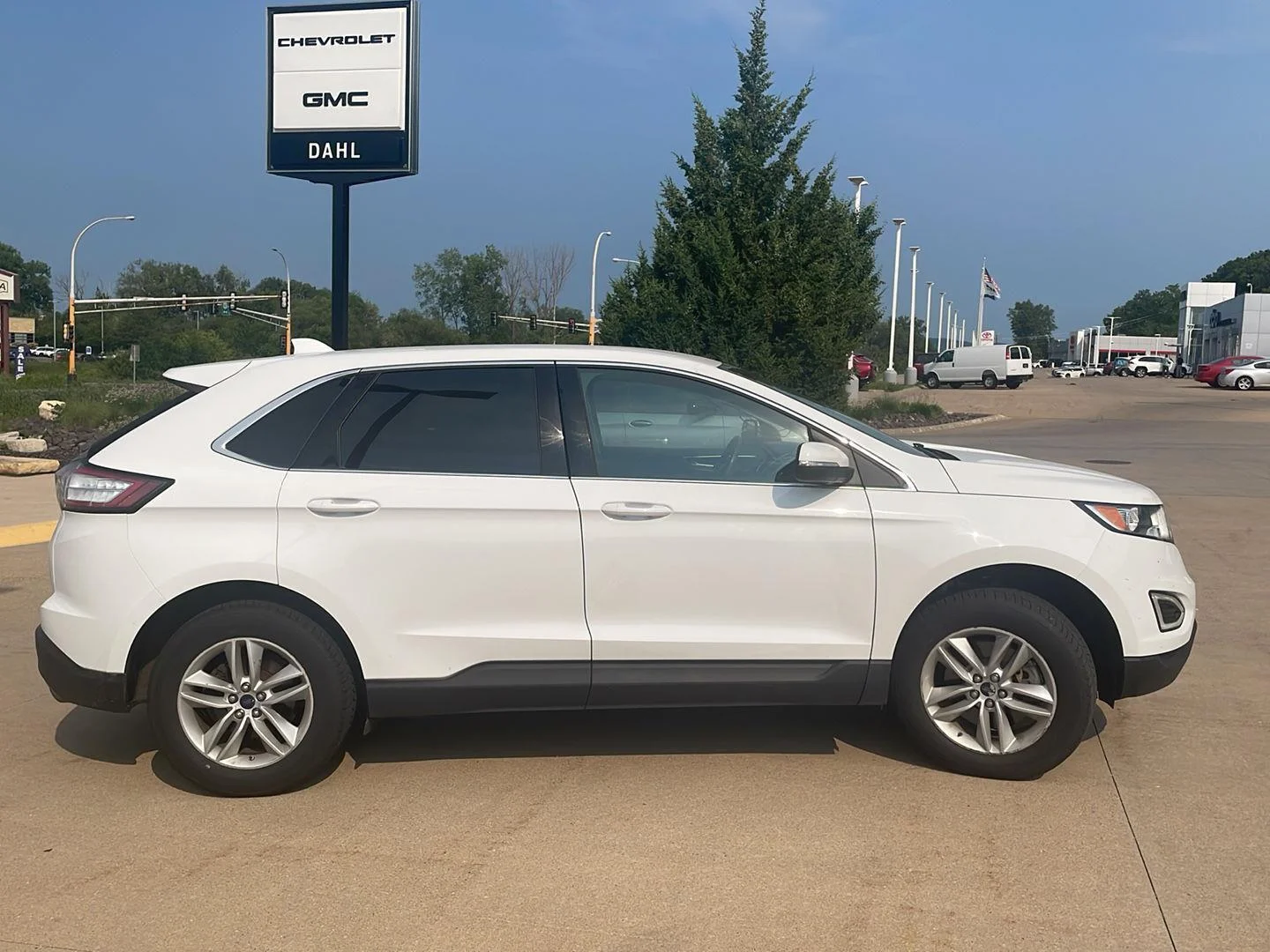 Used 2017 White Ford SEL image 2