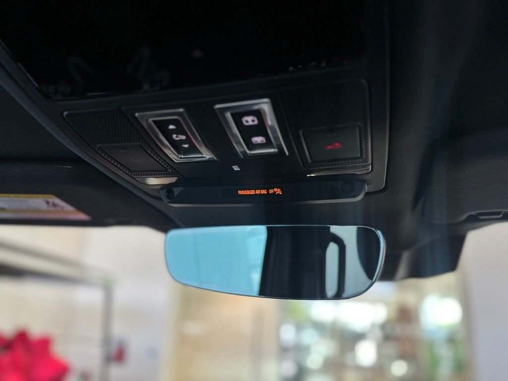 Used 2023 Gray Land Rover X-Dynamic SE image 9