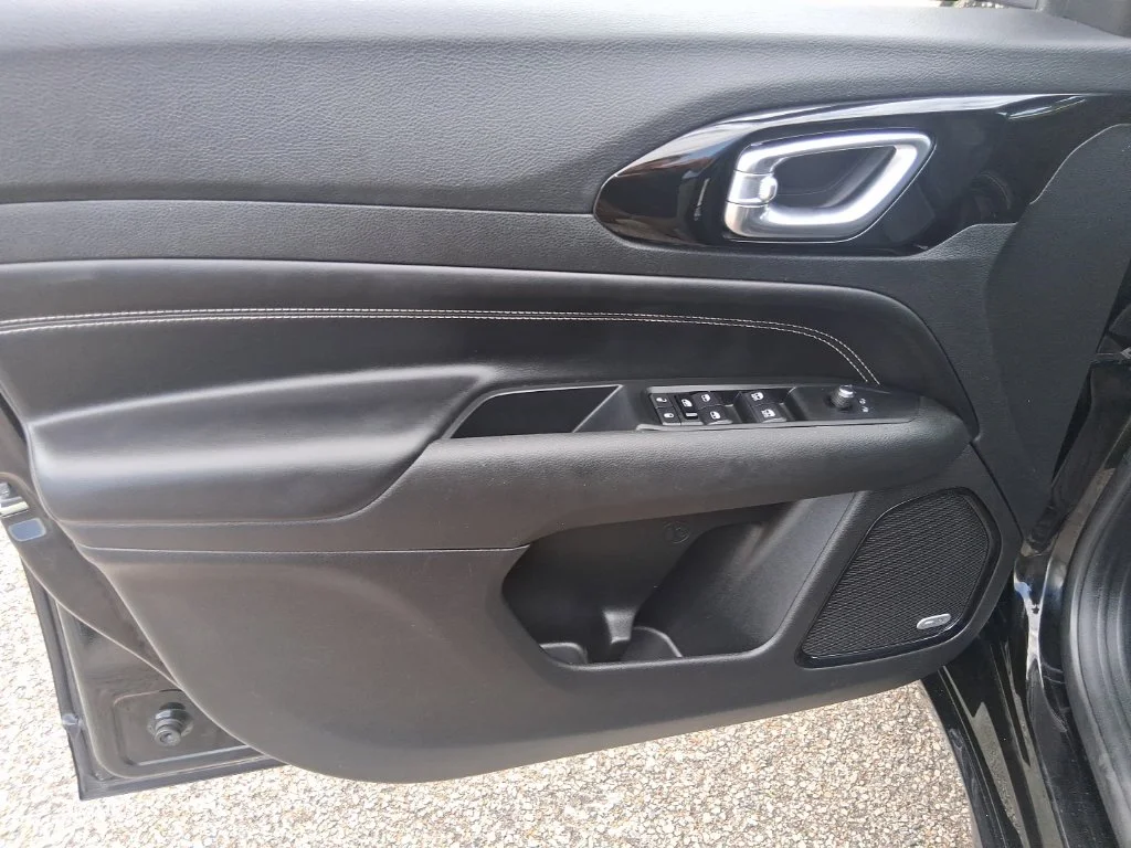 Used 2022 Black Jeep Limited image 10