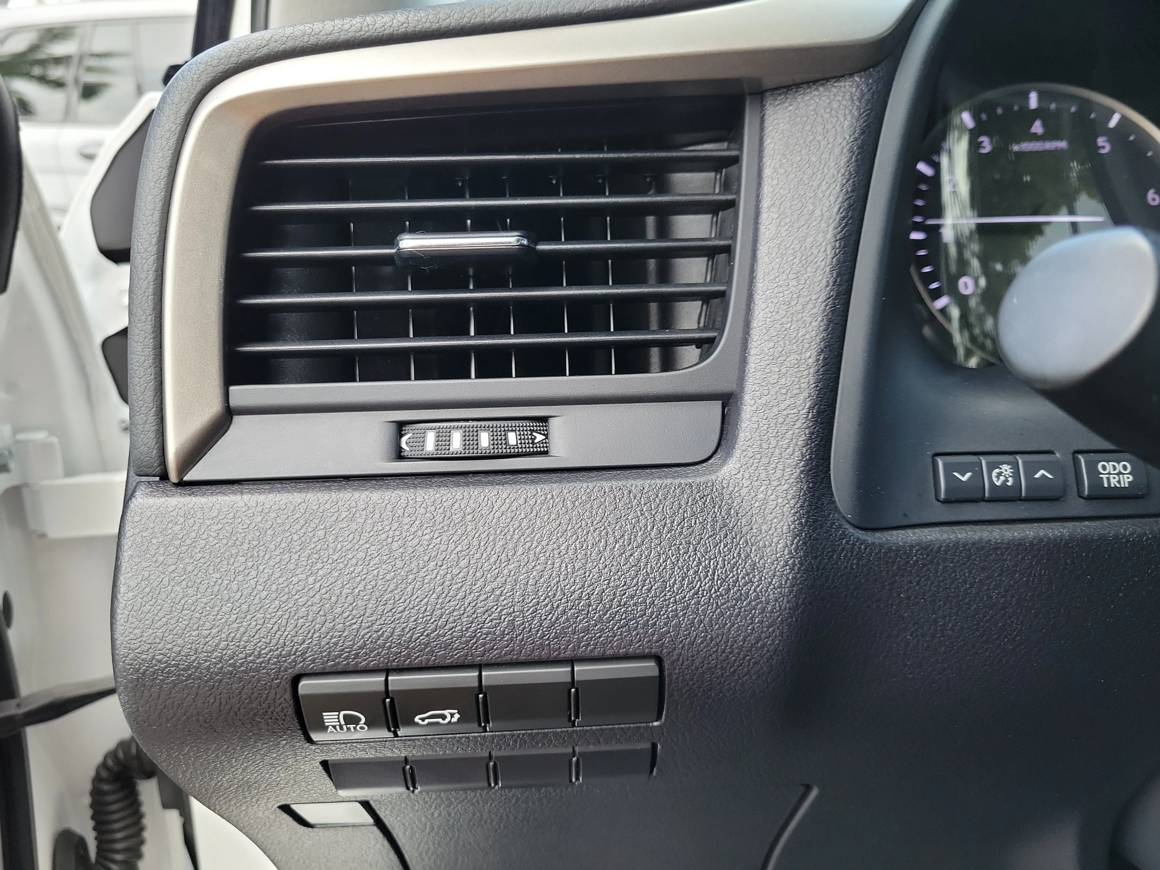 Used 2020 White Pearl Lexus RX 350 image 17