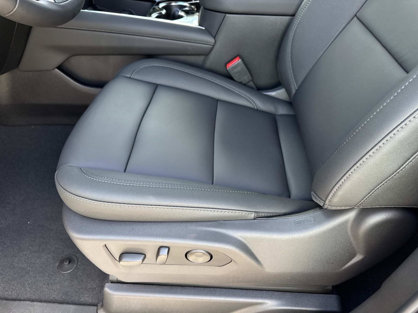 New 2026 Summit White Chevrolet LT image 20