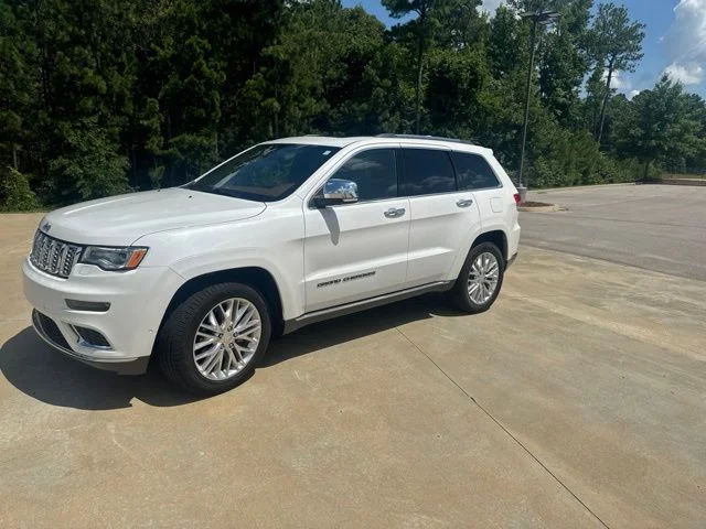 Used 2018 Ivory Jeep Summit image 3