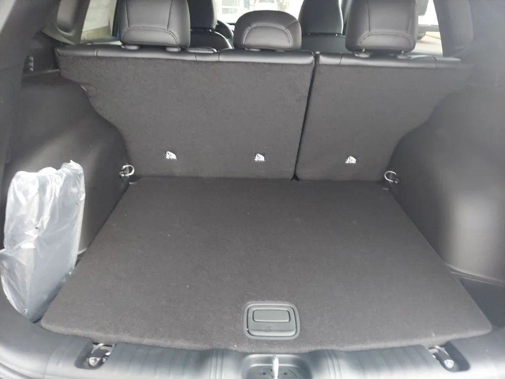 New 2026 Hydro Blue Pearlcoat Jeep Latitude image 42