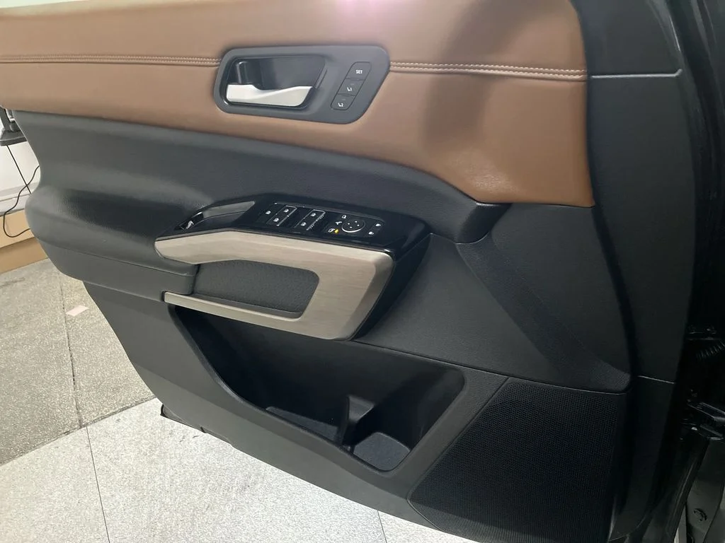 Used 2024 Gray Nissan Platinum image 13