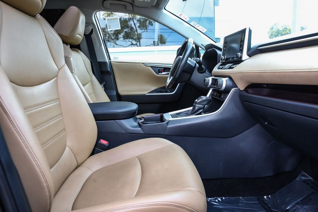 Used 2019 Midnight Black Metallic Toyota Limited image 17