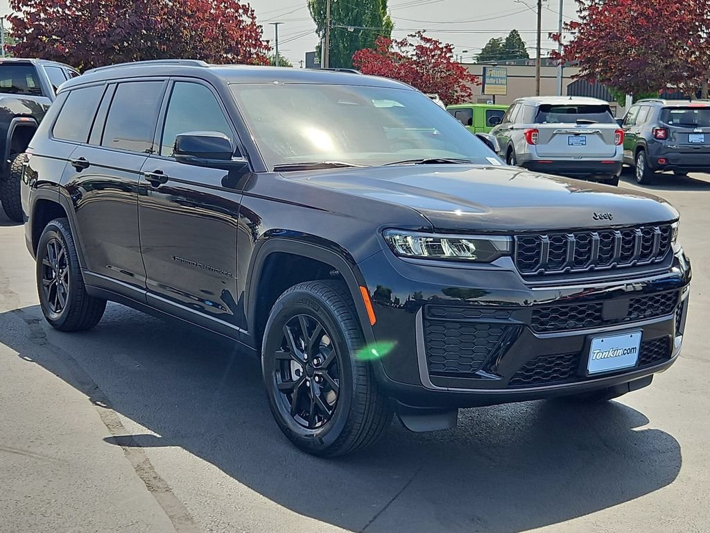 New 2026 Diamond Black Crystal Pearl-Coat Exterior Paint Jeep Altitude image 8