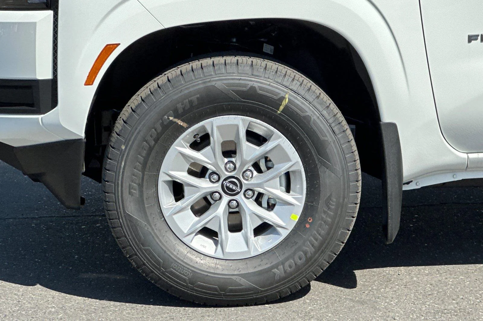New 2027 Glacier White Nissan Crew Cab S image 23