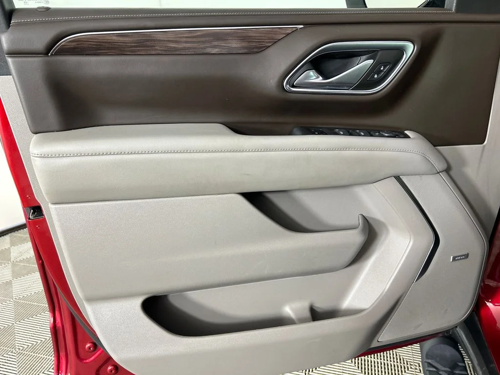 Used 2022 Red Chevrolet Z71 image 11
