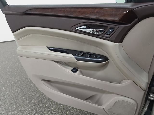 Used 2014 Silver Cadillac Luxury image 25