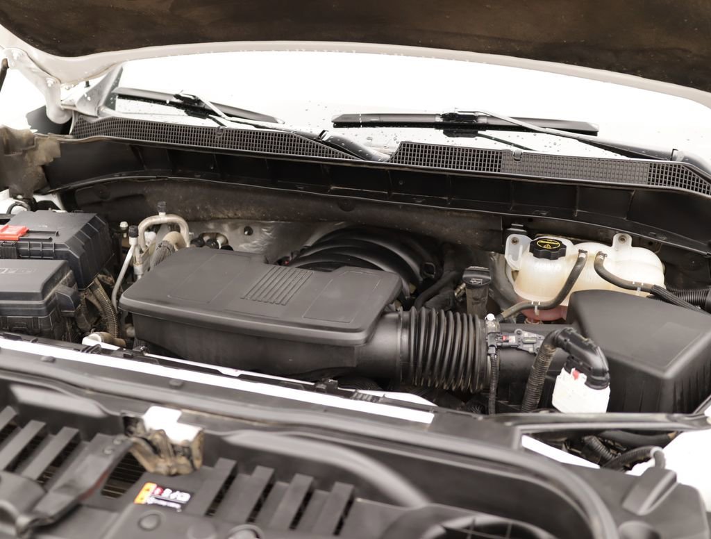 Used 2024 Summit White Chevrolet LT image 31