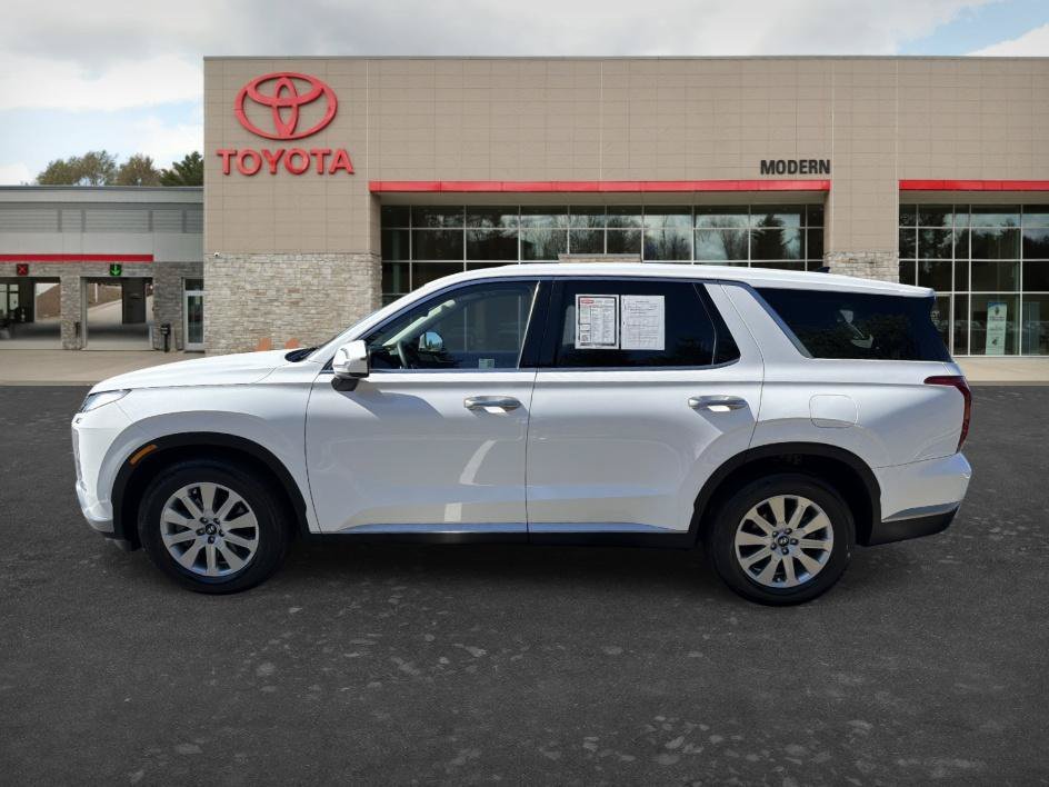 Used 2025 Hyper White Hyundai SE image 7