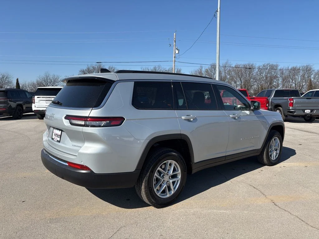 New 2026 Silver Zynith Exterior Paint Jeep Laredo image 3