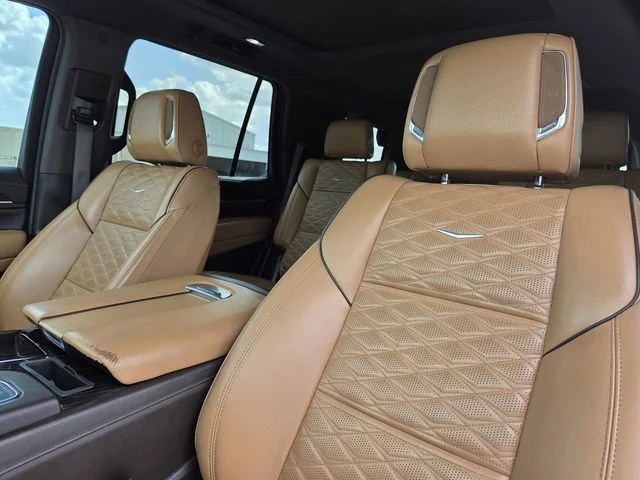 Used 2022 White Cadillac Premium Luxury image 28