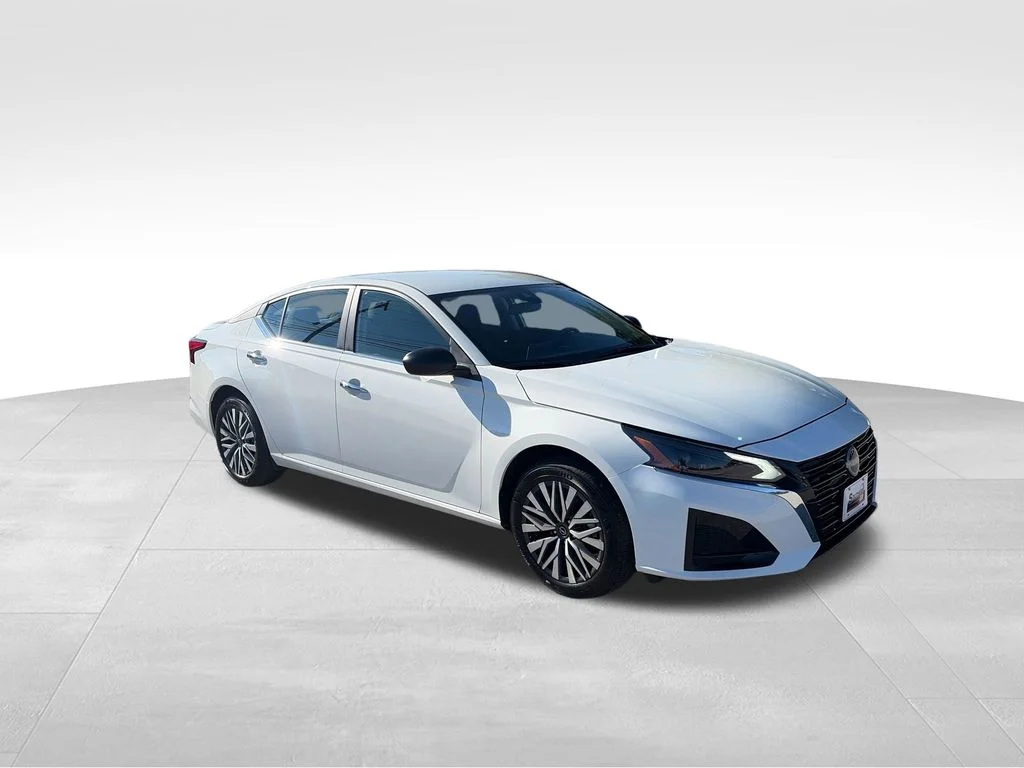 Used 2025 White Nissan 2.5 SV image 8