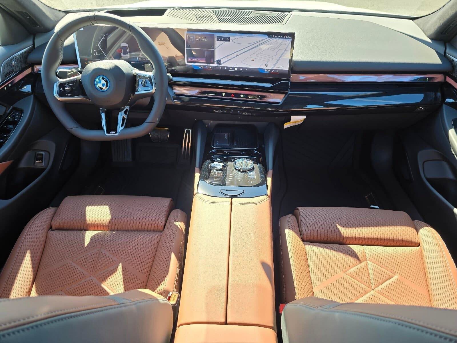 2026 BMW 5 Series 550e - Photo 9