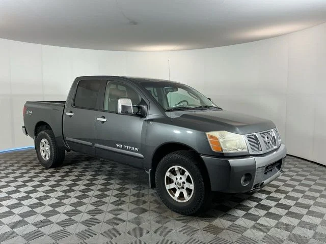 Used 2006 Gray Nissan LE image 3