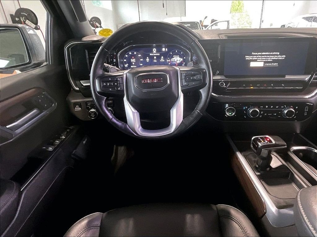 Used 2023 White GMC SLT image 17