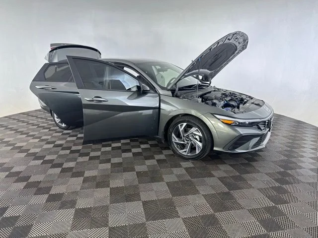 Used 2025 Gray Hyundai SEL Sport image 16