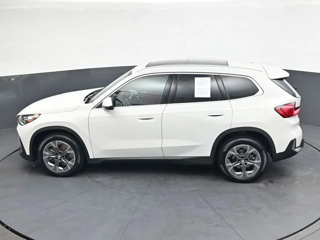 Used 2023 White BMW xDrive28i image 34