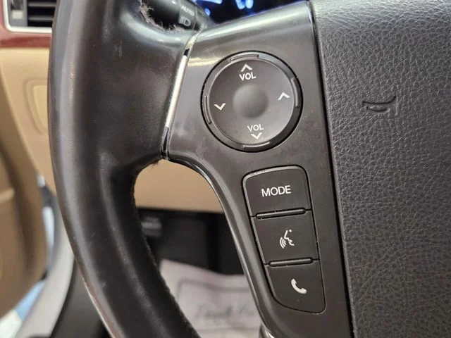 Used 2014 White Hyundai 3.8 image 26