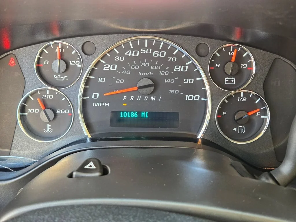 Used 2025 Summit White GMC Work Van image 22