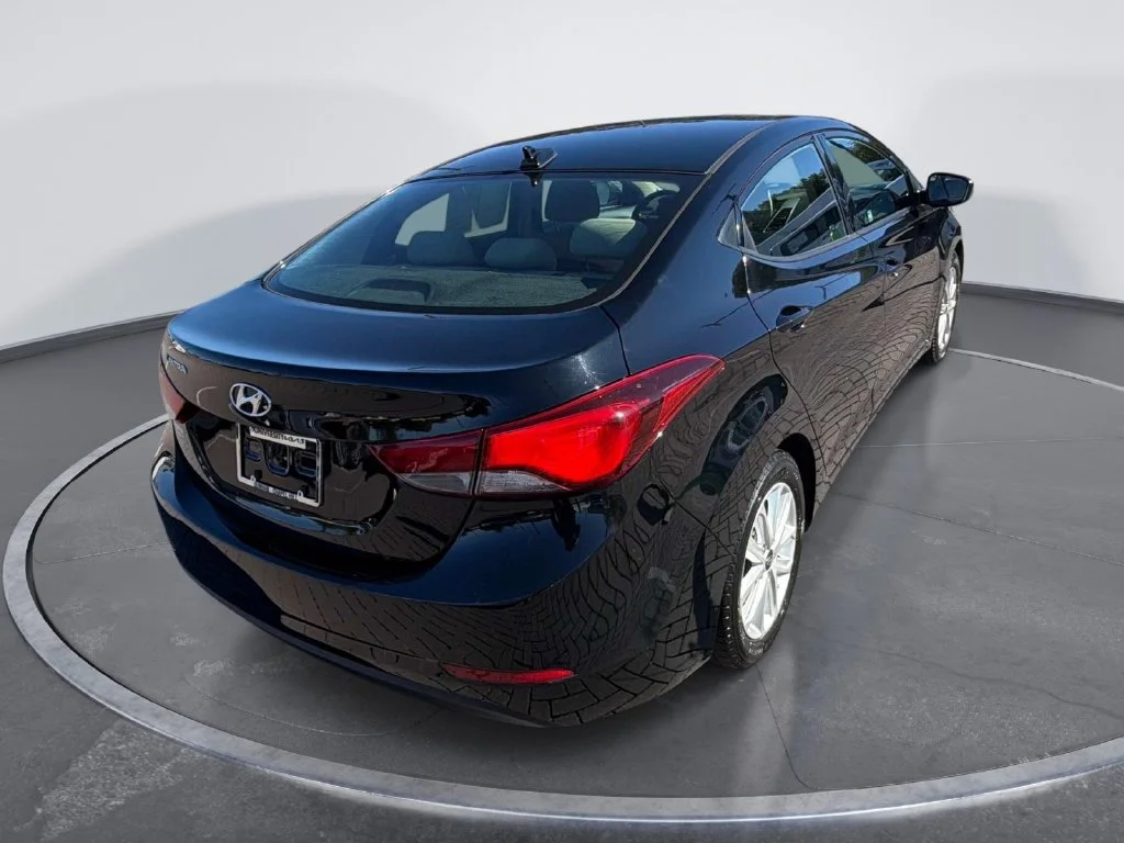 Used 2016 Black Hyundai SE image 7
